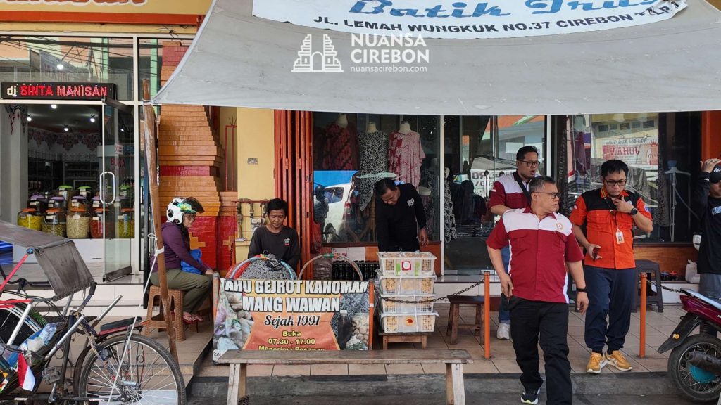 1. Tahu Gejrot Kanoman Mang Wawan