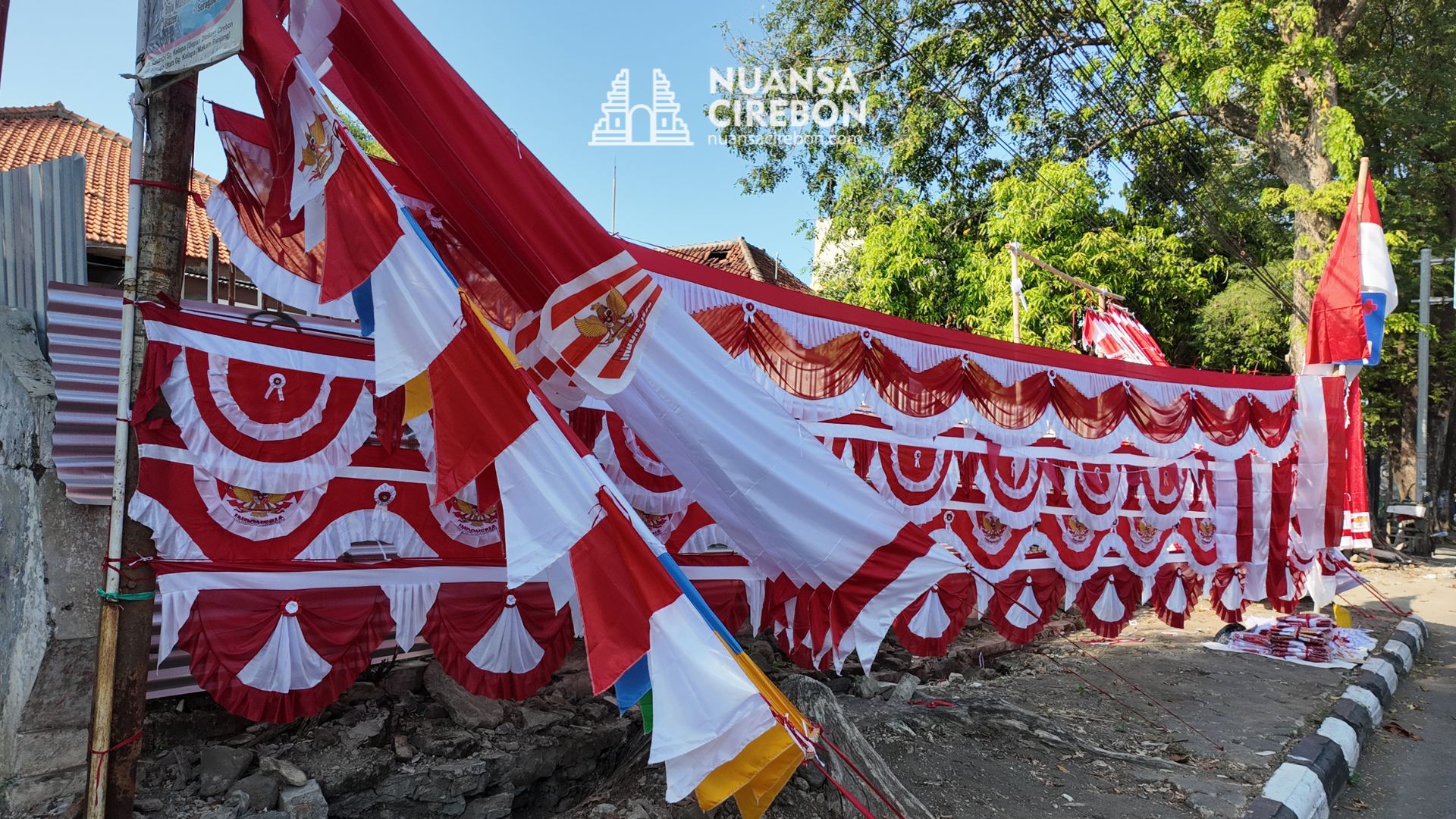 4 Rekomendasi Grosir Bendera Agustusan di Cirebon. Meriahkan Agustusan Dengan Kibaran Bendera Merah Putih