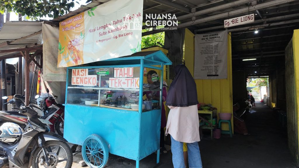 5. Nasi Lengko & Sate Kambing Ibu Hj. Sukinah