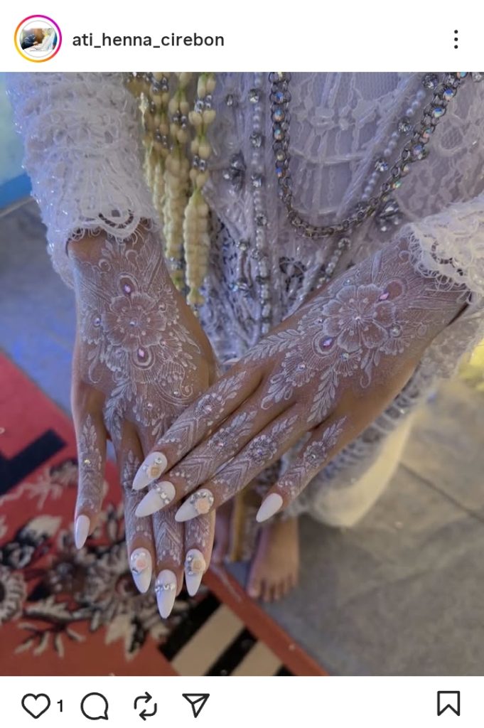 11. Ati Henna Cirebon