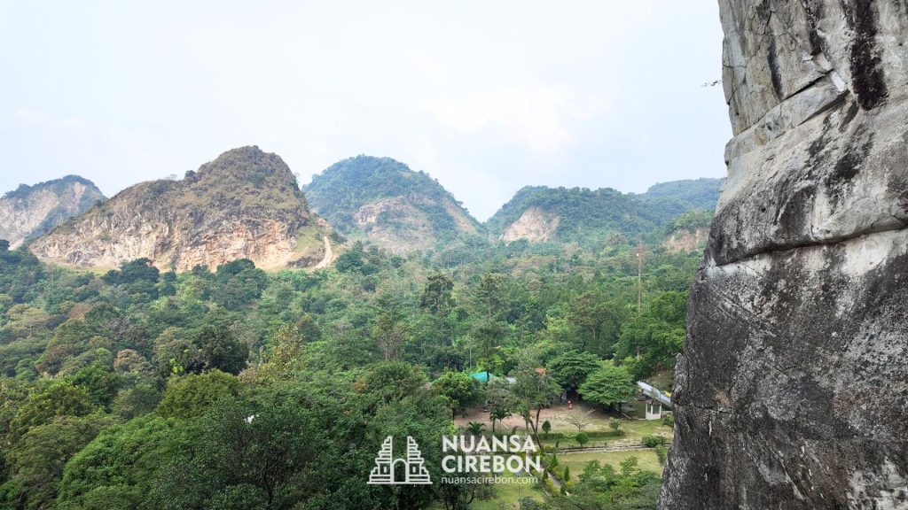 5. Daya Tarik Utama Batu Lawang Cirebon
