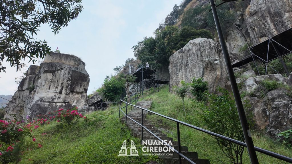 Wisata Alam Batu Lawang Cirebon